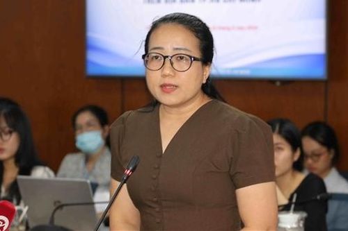 Hoa hậu Lê Phương bị mời làm việc vì hát chế lời Quốc ca khi livestream