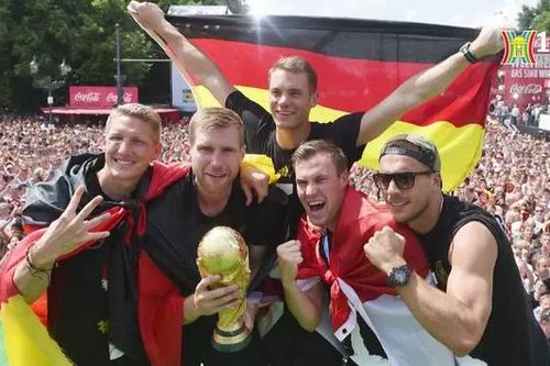 Manuel Neuer chia tay đội tuyển Đức