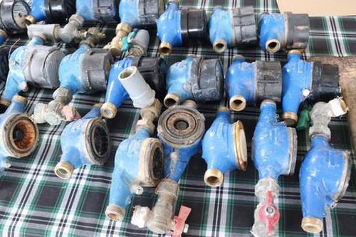 Bắt băng nhóm nhí lấy trộm hơn 100 đồng hồ nước của nhà dân