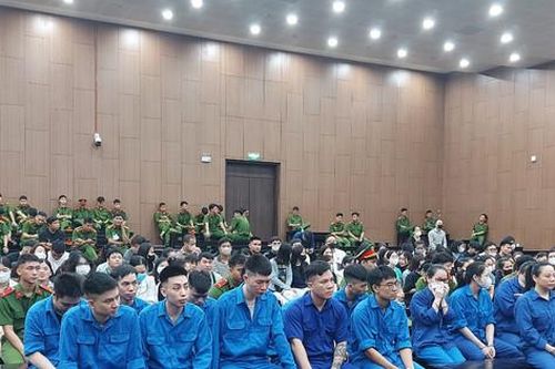 Xét xử 135 người cho vay lãi nặng, ghép ảnh khỏa thân để đòi nợ