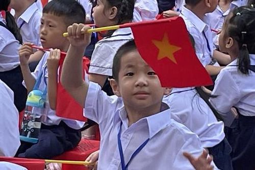 Học sinh lớp 1 tỉnh Bà Rịa - Vũng Tàu háo hức vào năm học mới