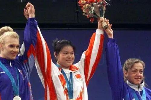 Nhà vô địch Olympic bán 9 huy chương vàng với giá 12 tỷ đồng, sau khi bị tra hỏi, cô chỉ trả lời 13 từ
