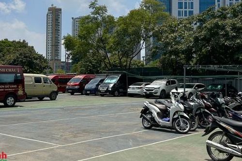 Vụ bãi xe không phép chiếm dụng đất dự án ở Cầu Giấy, Hà Nội: Hàng loạt vi phạm liên quan đến quản lý, sử dụng đất tại phường Dịch Vọng