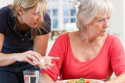 Chế độ ăn cho người bệnh sa sút trí tuệ