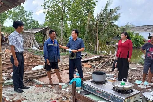 Bạc Liêu: Kịp thời hỗ trợ người dân bị thiệt hại sau lốc xoáy