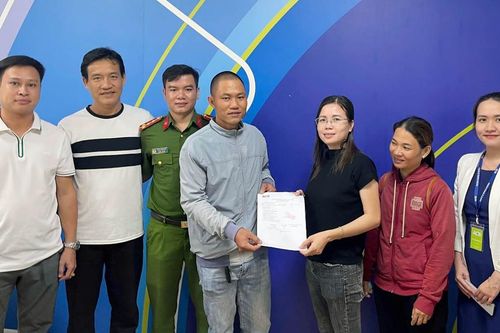 Trả lại 3 tỷ đồng cho người chuyển nhầm tài khoản