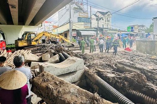 Hai công nhân bị vùi lấp do sạt lở đất tại công trình xây dựng cầu ở Cần Thơ