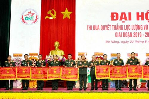 Xây dựng lực lượng vũ trang Quân khu 5 vững mạnh toàn diện, mẫu mực tiêu biểu
