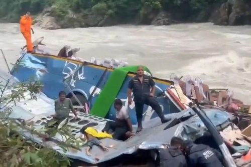 Xe khách lao xuống sông tại Nepal, ít nhất 11 người thiệt mạng