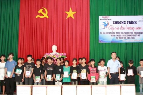 Tiếp sức đến trường cho học trò nghèo huyện biên giới Ea Súp