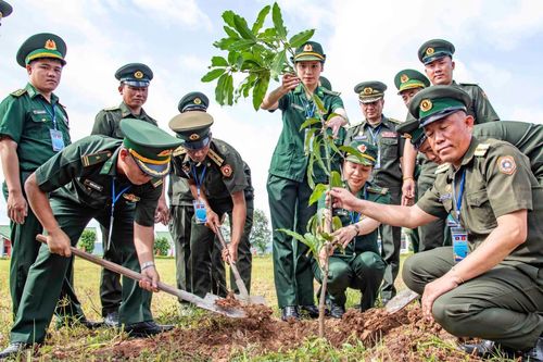 Tiếp tục củng cố mối quan hệ hữu nghị, đoàn kết giữa sĩ quan trẻ Biên phòng hai nước Việt Nam - Lào