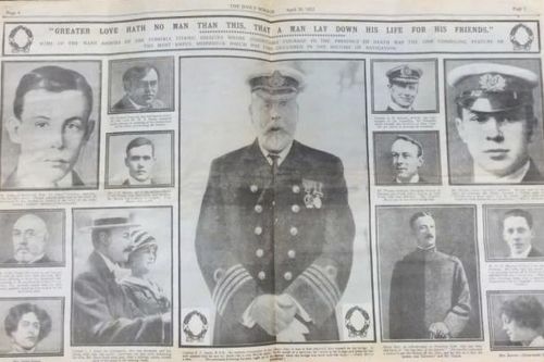 Tờ báo đưa tin tàu Titanic bị chìm được phát hiện sau tủ quần áo sau 112 năm