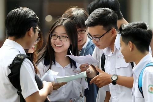 Tại sao điểm chuẩn khối C cao bất thường?