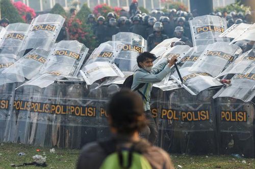 Indonesia: Bùng phát biểu tình, hoãn sửa luật bầu cử