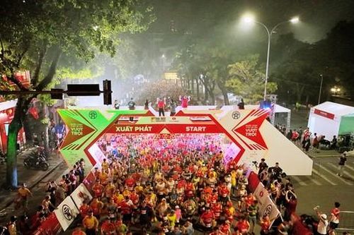 Giải Marathon Quốc tế Hà Nội Techcombank ra mắt bộ vật phẩm phiên bản đặc biệt kỷ niệm 70 năm Giải phóng Thủ đô