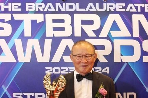HLV Park Hang-seo được trao giải thưởng toàn cầu, sánh ngang Messi, Ronaldo và Alex Ferguson