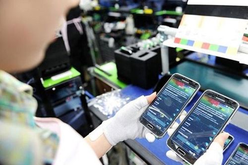 Tin tức kinh tế ngày 23/8: Xuất khẩu điện thoại 'quay đầu' sụt giảm