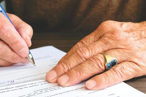 Tài sản thừa kế lên giá 38 tỷ, ông lão 71 tuổi bất ngờ bị các em kiện ra tòa