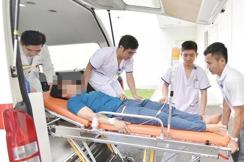 Người đàn ông trẻ đột ngột hôn mê sâu khi đang ăn liên hoan