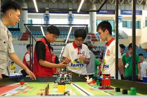 Vinamilk đồng hành cùng hơn 1.500 tài năng trẻ tranh tài cuộc thi Robotacon Wro 2024