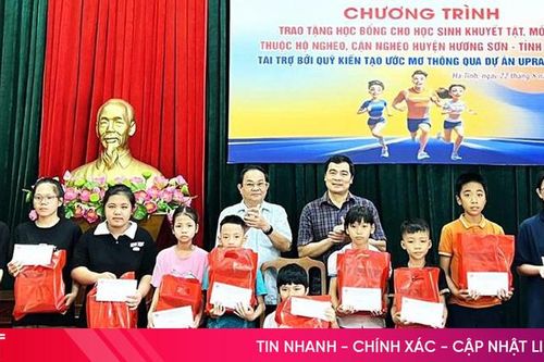 Trao 41 suất học bổng cho trẻ em khuyết tật, mồ côi ở Hương Sơn