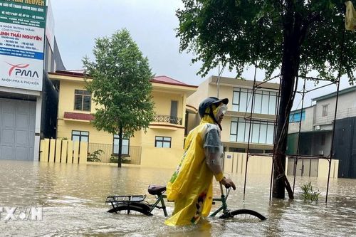 Thái Nguyên: Mưa lớn khiến nhiều tuyến đường bị ngập sâu tới 70cm