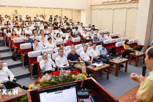 Hạn chế lối dạy học chỉ tập trung luyện các dạng mẫu, bài mẫu