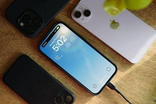 Apple bày người dùng xài iPhone sao cho 'chuyên nghiệp', không lo chai pin, bền bỉ theo năm tháng