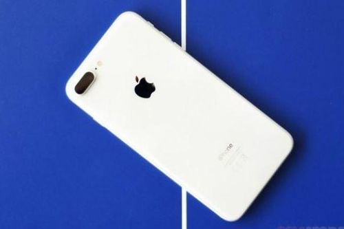 Đây là iPhone giá cực rẻ, camera zoom 2X như iPhone 15, chất ảnh nghệ như máy phim