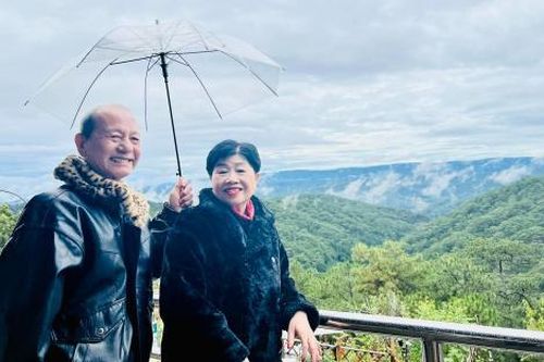 Người phụ nữ nghèo trúng độc đắc, cả nhà một bước đổi đời, các con giờ làm giám đốc
