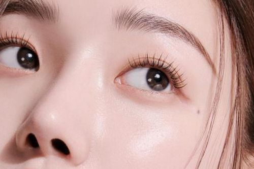 Bí quyết dưỡng mi chắc khỏe tại nhà