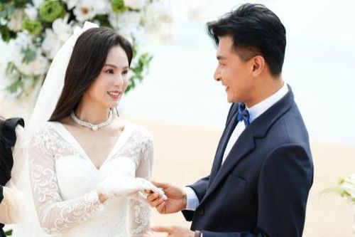 Danh tính ông xã cực phẩm kém 16 tuổi sắp kết hôn với nữ diễn viên U60