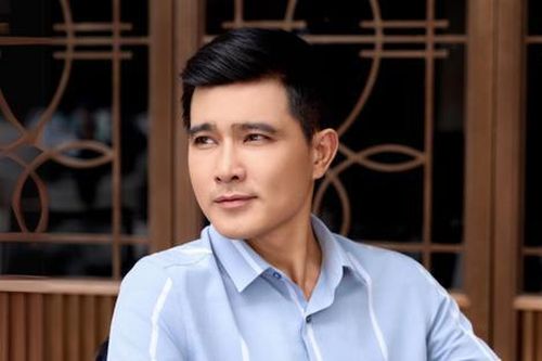 Quang Sự báo tin mừng, 'bà xã' lớn hơn 3 tuổi có phản ứng gây bão