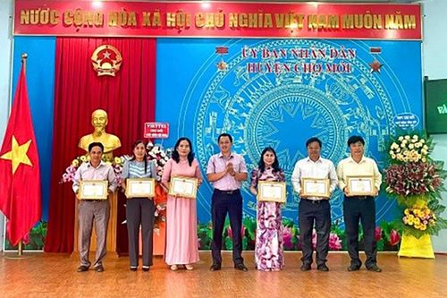 UBND huyện Chợ Mới tổng kết năm học 2023-2024 và triển khai nhiệm vụ năm học mới