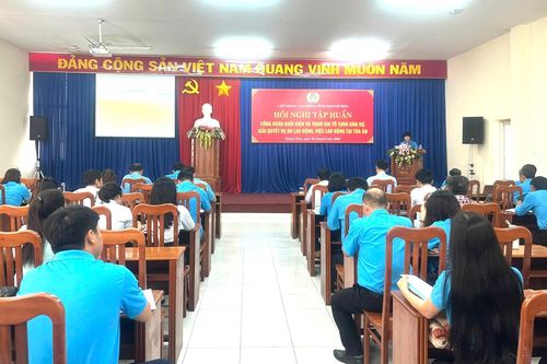 Tập huấn kiến thức về công đoàn tham gia khởi kiện tại Tòa án