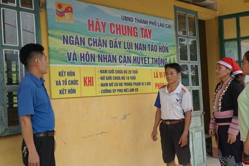 Bản Cam phát huy vai trò của tổ truyền thông cộng đồng trong phòng, chống tảo hôn
