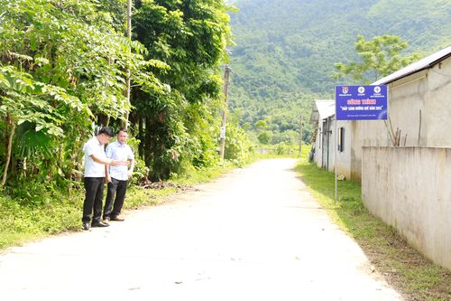 Tiếp sức cho vùng đất khó