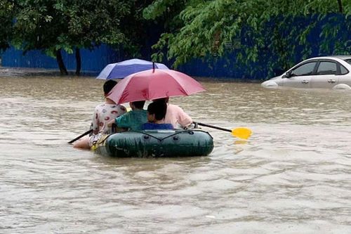 Nhiều tuyến đường tại TP. Thái Nguyên tiếp tục bị ngập sâu trong sáng 23-8