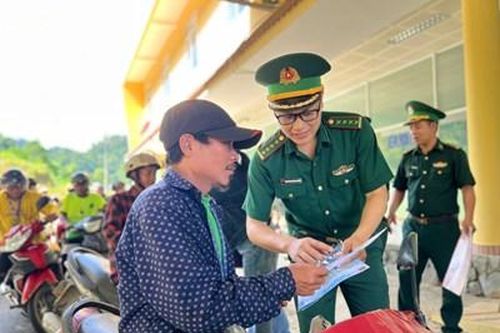 Đồn Biên phòng cửa khẩu A Đớt thiết thực hưởng ứng chiến dịch Thanh niên tình nguyện hè