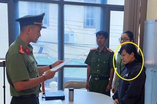 Thiếu phụ vừa bán ma túy, vừa bán... súng quân dụng