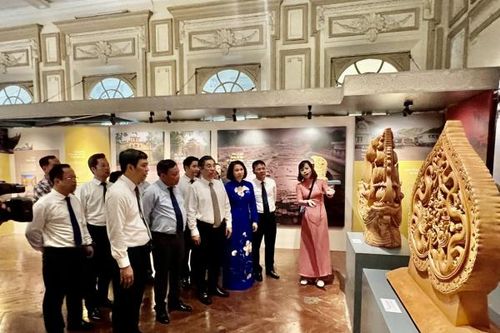 Nhiều hiện vật giá trị về Hoàng thành Thăng Long - Hà Nội trưng bày tại Bảo tàng TP Hồ Chí Minh