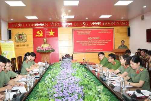 Triển khai kênh liên lạc giữa lực lượng tham gia bảo vệ ANTT ở cơ sở và Công an chính quy