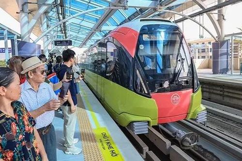 Ngày đầu bán vé, Metro Nhổn - ga Hà Nội đông khách