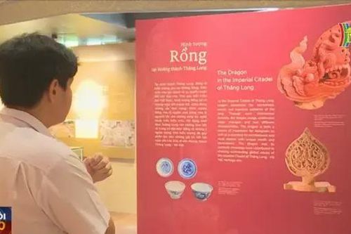 Triển lãm tranh, ảnh về Thủ đô thu hút người dân TP Hồ Chí Minh