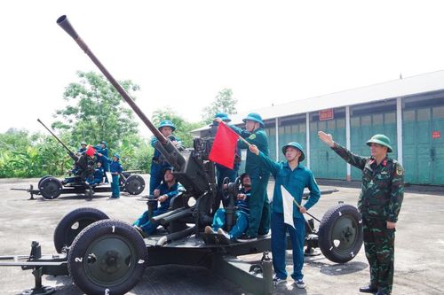 Đại đội tự vệ 'gác bầu trời' Thành phố