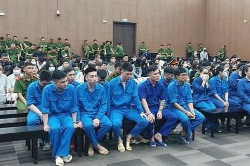Xét xử 135 bị cáo trong đường dây cho vay qua app, lãi 'khủng' 2.190%/năm