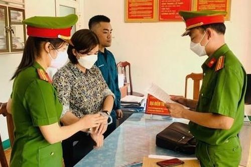 'Đồng lòng' lừa đảo, hai vợ chồng chia nhau 21 năm tù