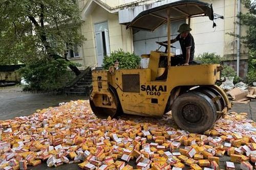 Tiêu hủy 11.200 chiếc bugi giả mạo nhãn hiệu NGK
