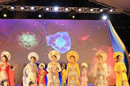 54 thí sinh tham gia chương trình 'Duyên dáng áo dài Mê Linh'