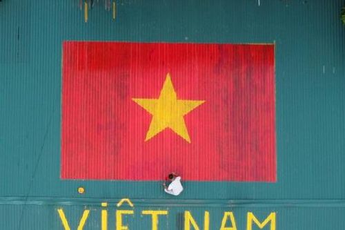 Hà Nội xuất hiện 'trend' vẽ cờ Tổ quốc trên mái nhà
